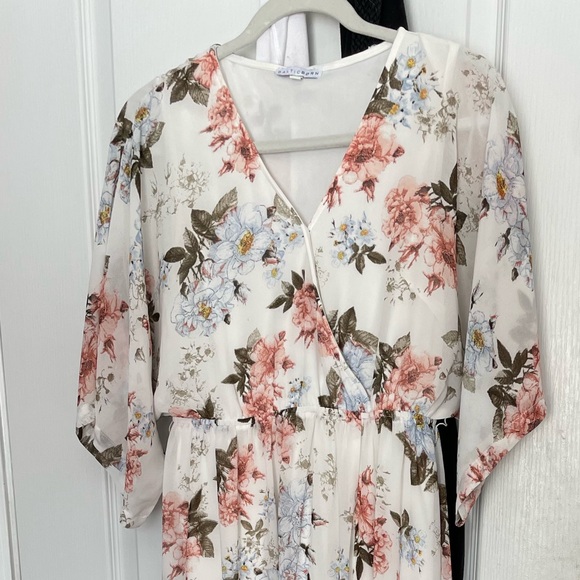 Kia — Flowy Kimono Sleeve Floral Maxi Dress - Picture 4 of 7